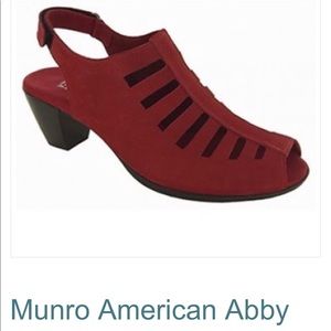 Like New! Munro red suede shoe